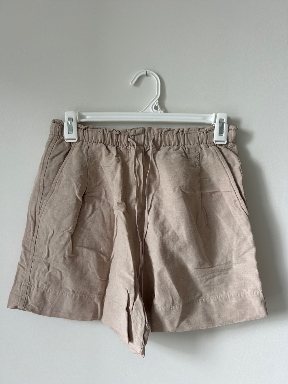 H&M Women's Drawstring Waist Relaxed Shorts in Light Beige